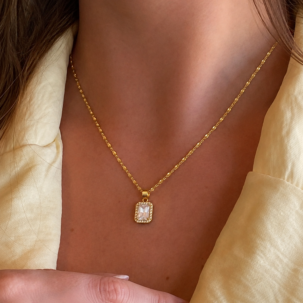 Colar Pedra Diamanté Banhado em Ouro 18k