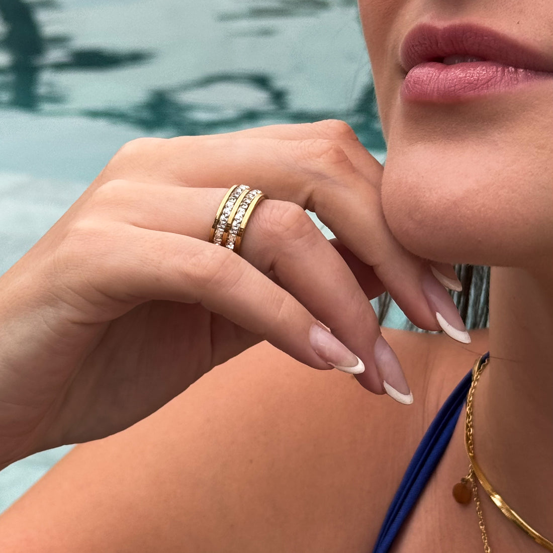 Anel Duplo com Pedras Brilhantes Banhado em Ouro 18k