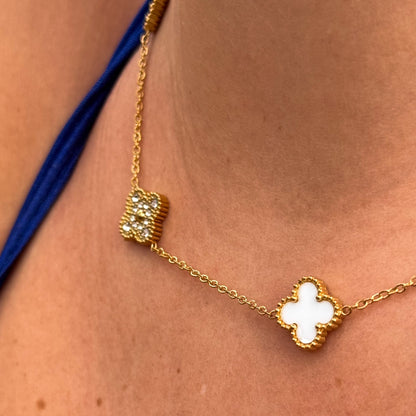 Colar Trevo Safira Cravejado Banhado em Ouro 18k