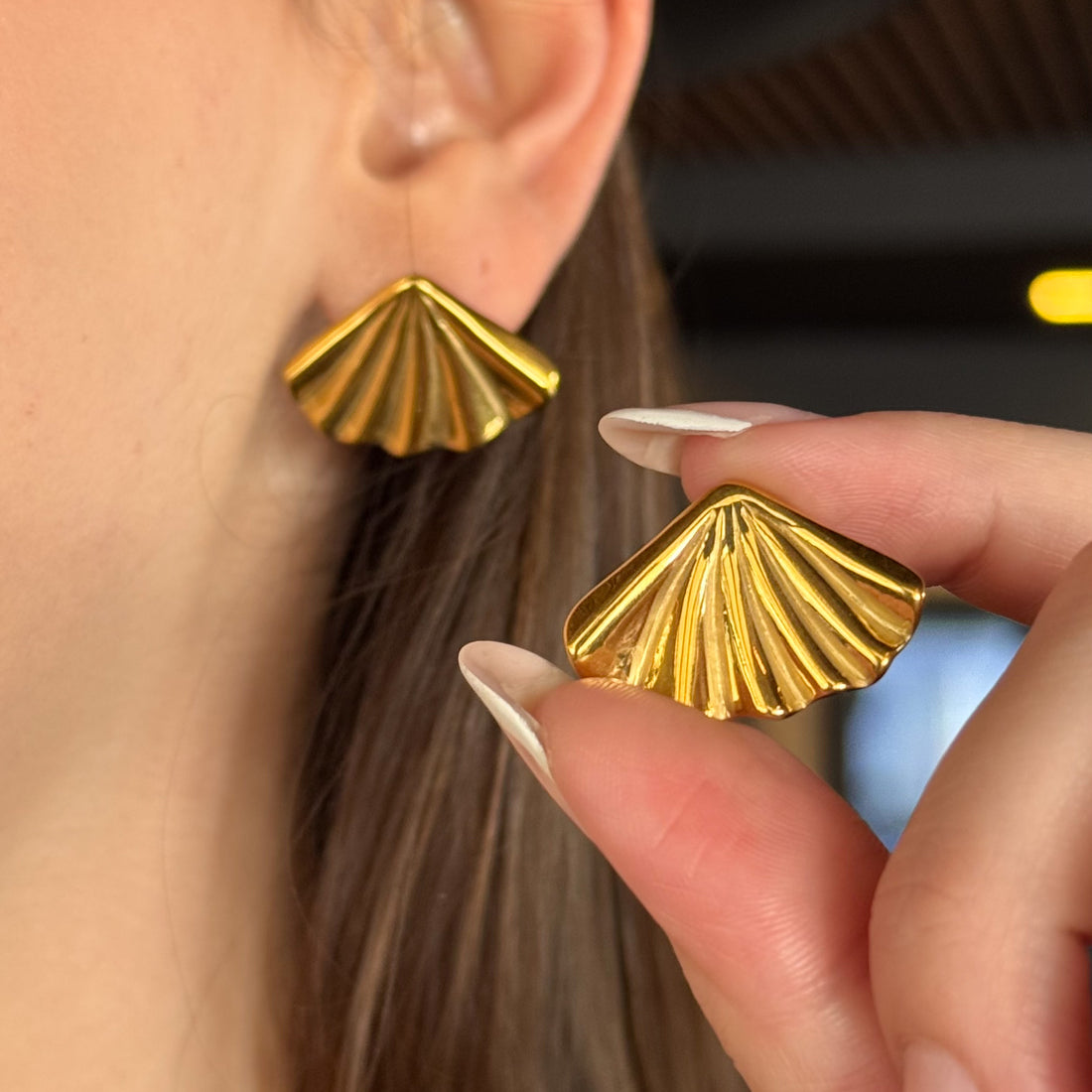 Brinco Concha Banhado em Ouro 18k