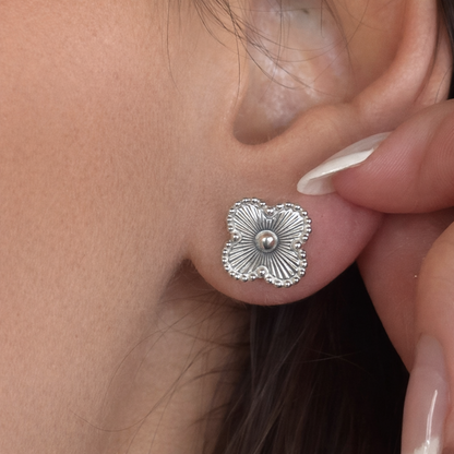 Brinco Trevo Prateado Banhado em Prata