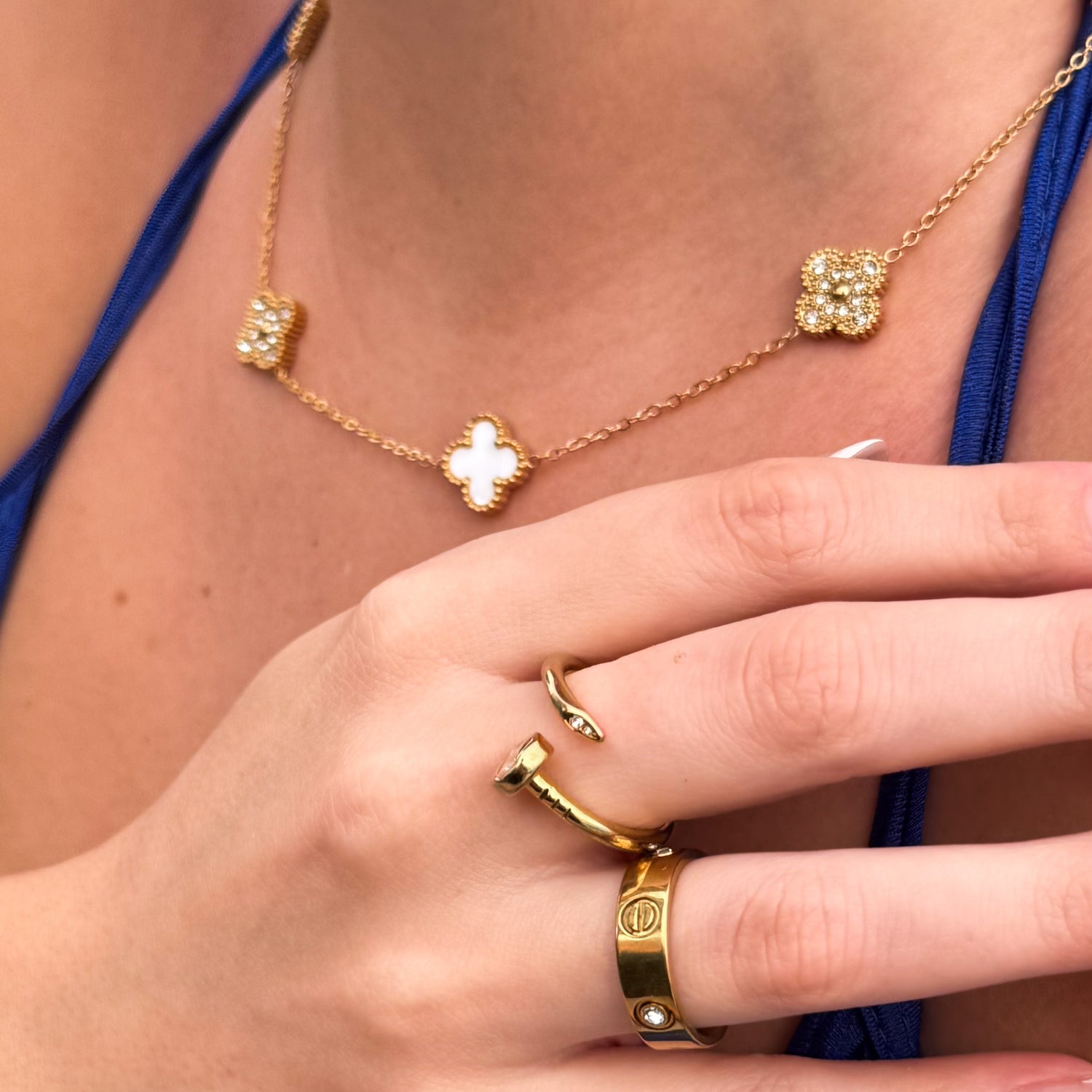 Colar Trevo Safira Cravejado Banhado em Ouro 18k