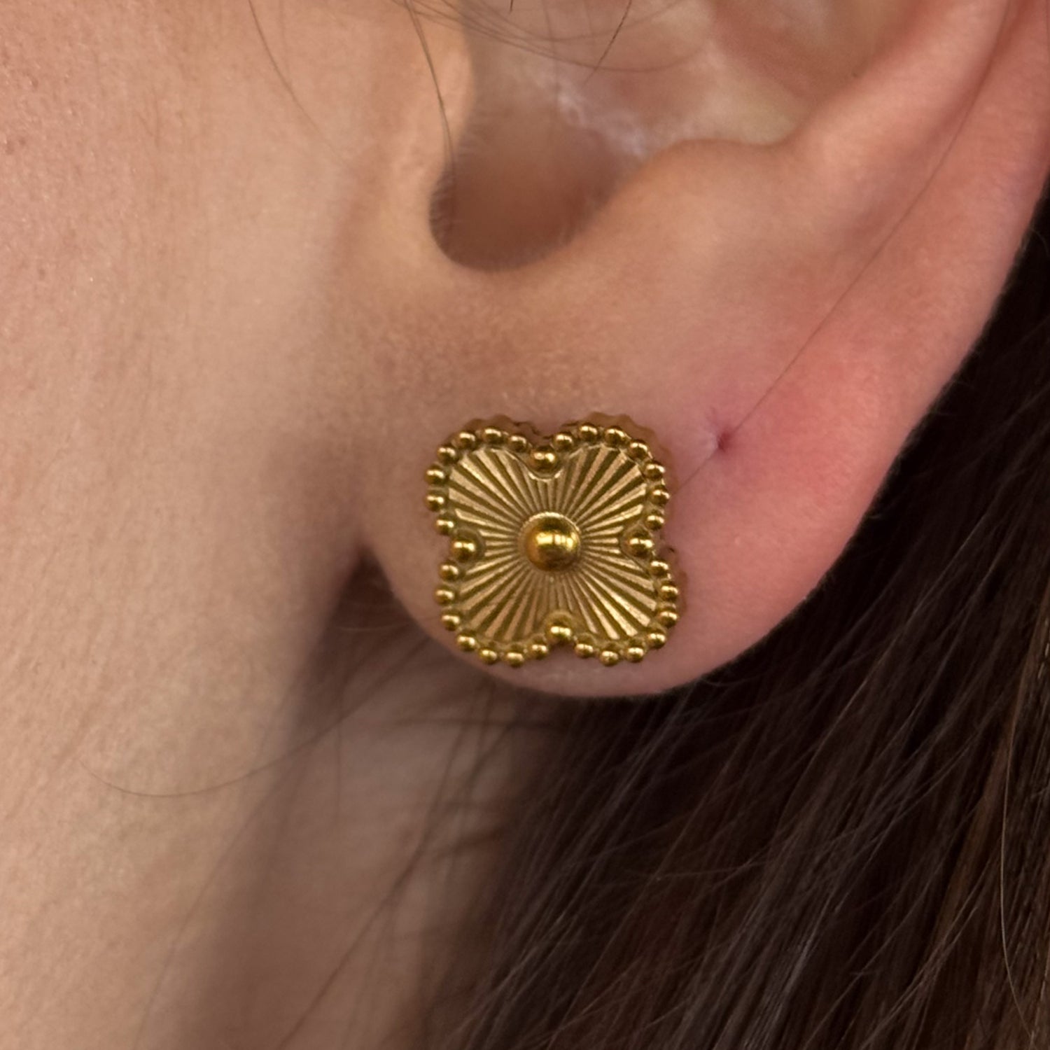Brinco Trevo Dourado Banhado em Ouro 18k