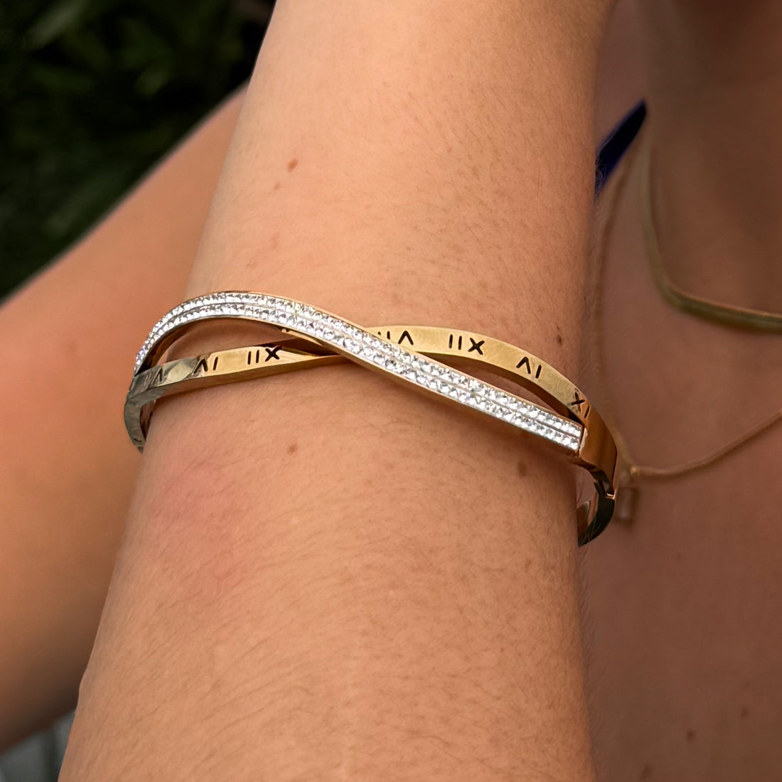 Bracelete Romano Cravejado Banhado em Ouro 18k