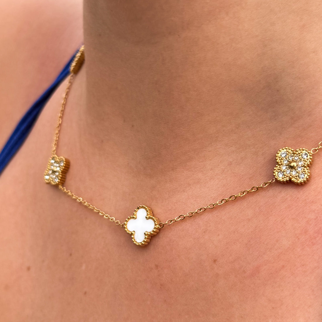Colar Trevo Safira Cravejado Banhado em Ouro 18k
