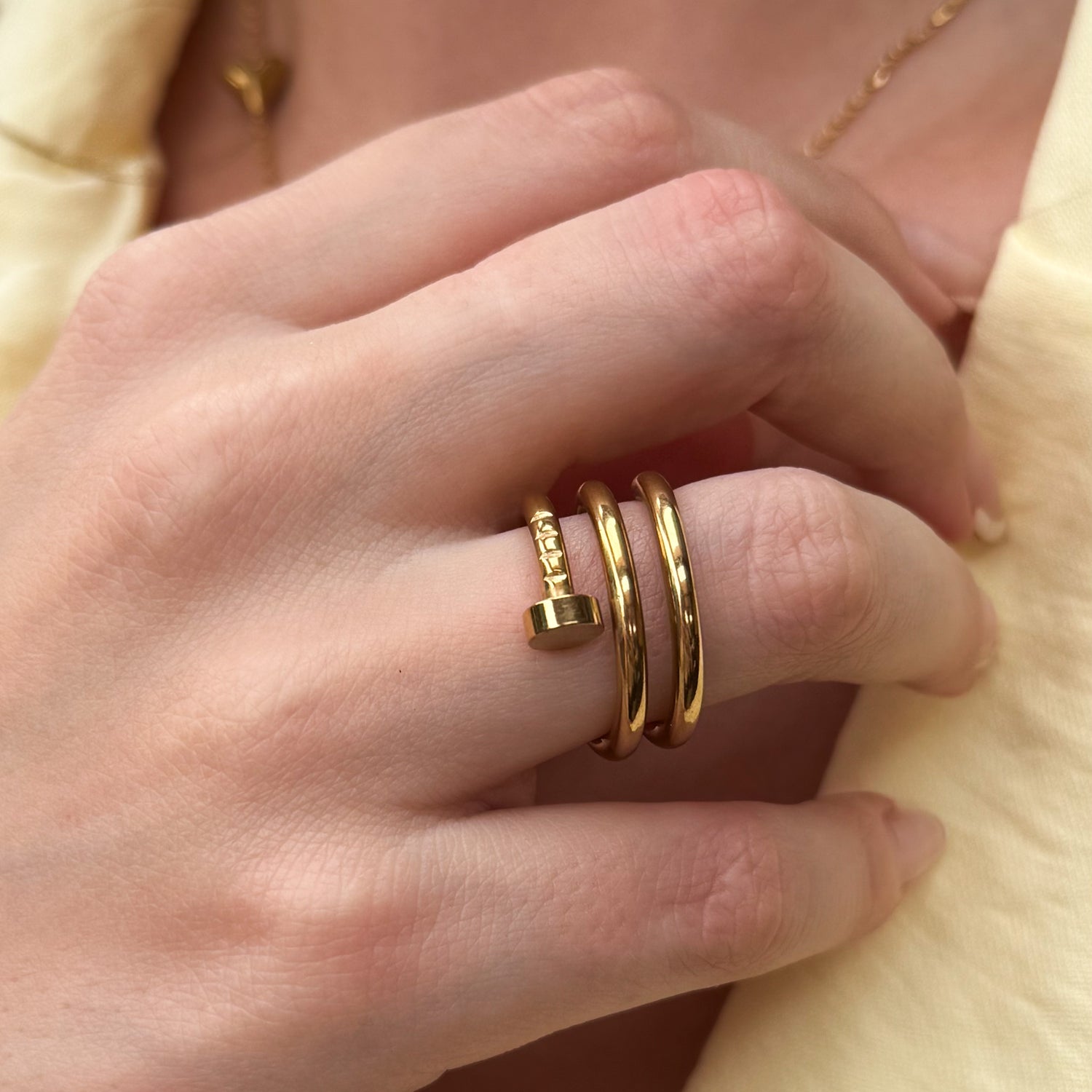 Anel Twister Banhado em Ouro 18k