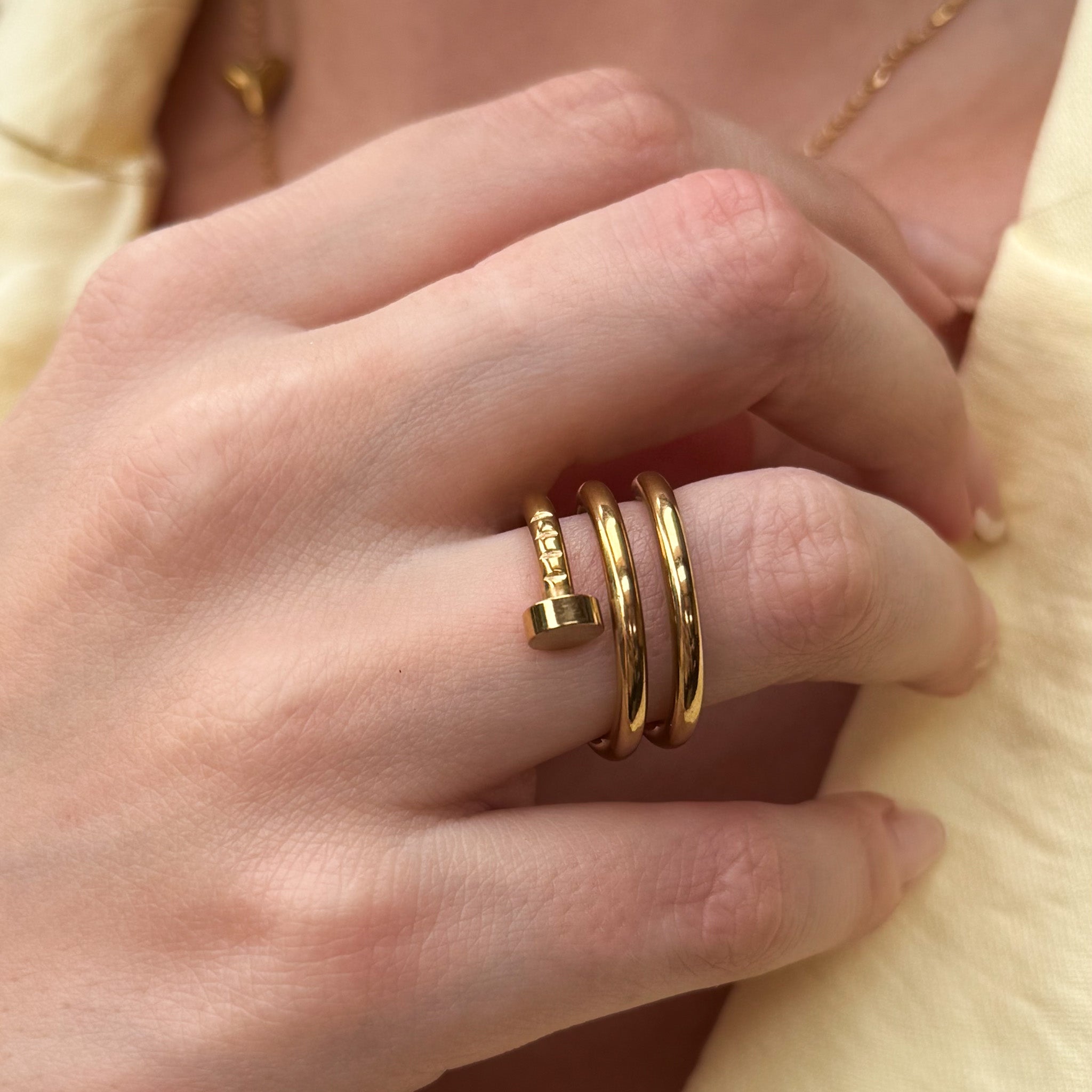 Anel Twister Banhado em Ouro 18k